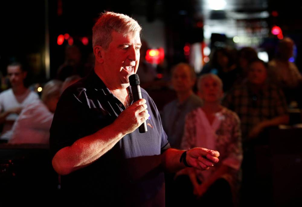 JOHN WOODS / WINNIPEG FREE PRESS
Mayoral candidate Glen Murray meets with supporters at a drag brunch fundraiser for his campaign at Club 200.
