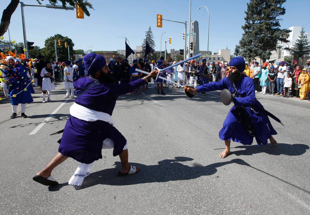 JOHN WOODS / WINNIPEG FREE PRESS
Gatka, a traditional Sikh martial art, is performed during the parade.