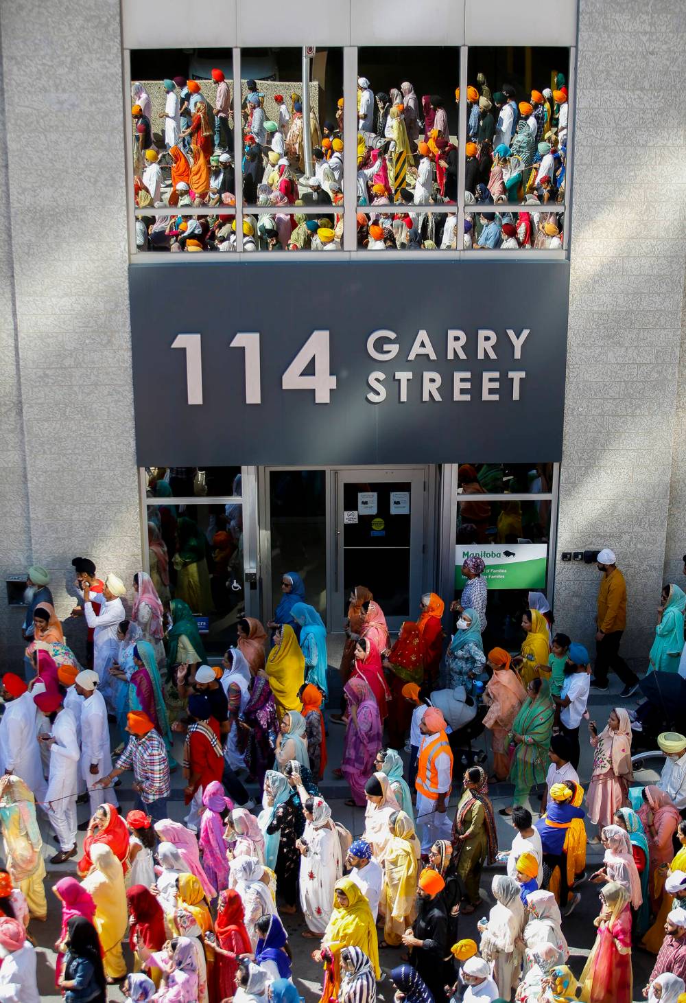 JOHN WOODS / WINNIPEG FREE PRESS
The parade began on Memorial Boulevard, and marchers made their way down York Avenue, turned on Garry Street and back up to Memorial Park,