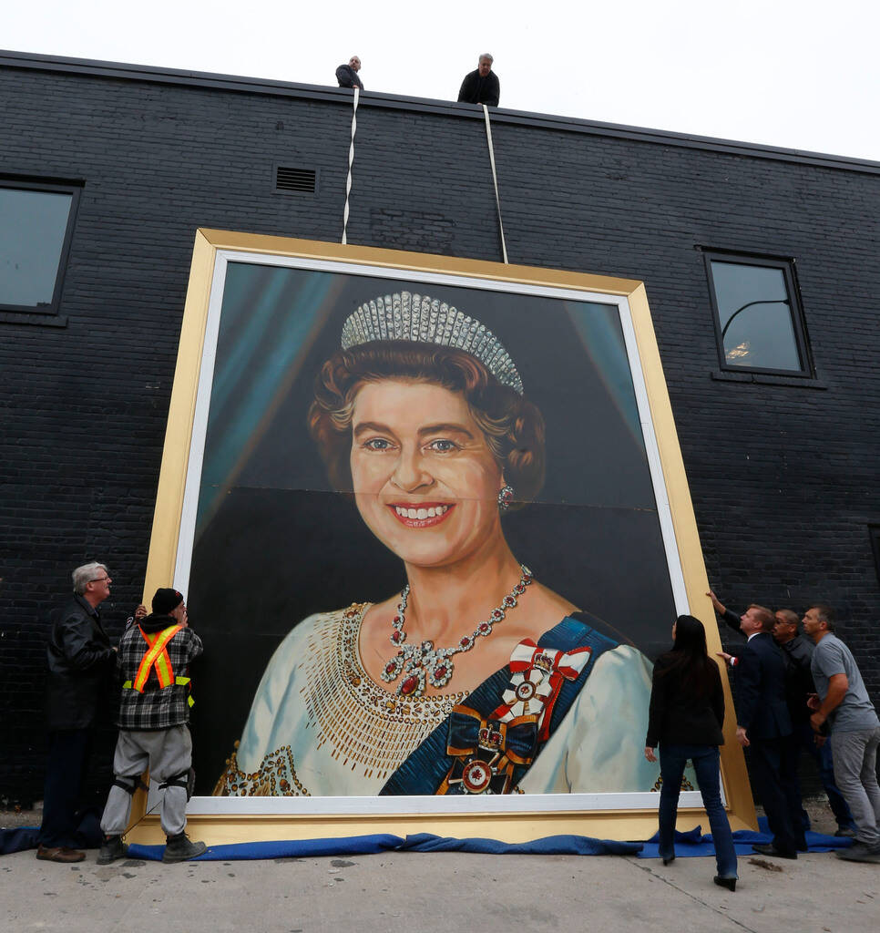 The painting of Queen Elizabeth II from the old Winnipeg Arena was displayed outside of the Pint on Garry Street prior to the Heritage Classic hockey games in 2016. (Wayne Glowacki / Winnipeg Free Press files)