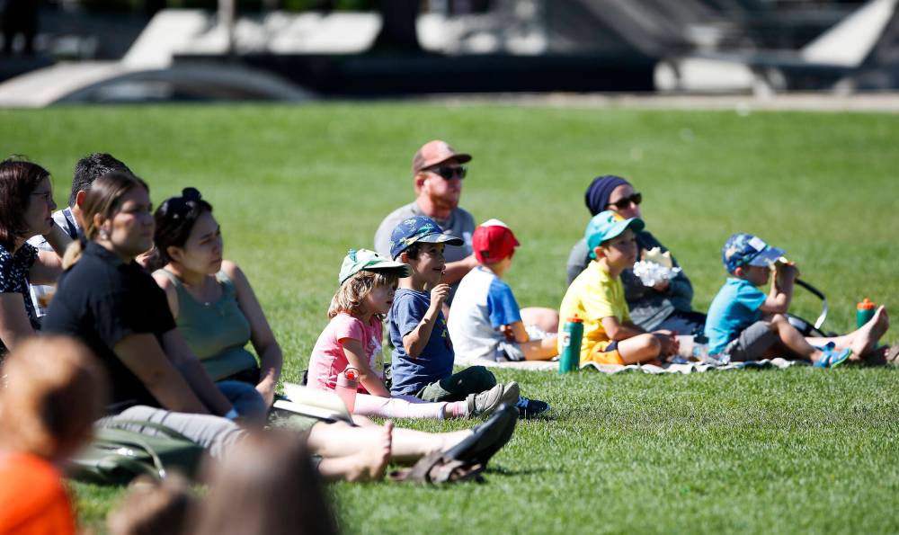 JOHN WOODS / WINNIPEG FREE PRESS
People listen to speakers at a People For Public Education picnic.