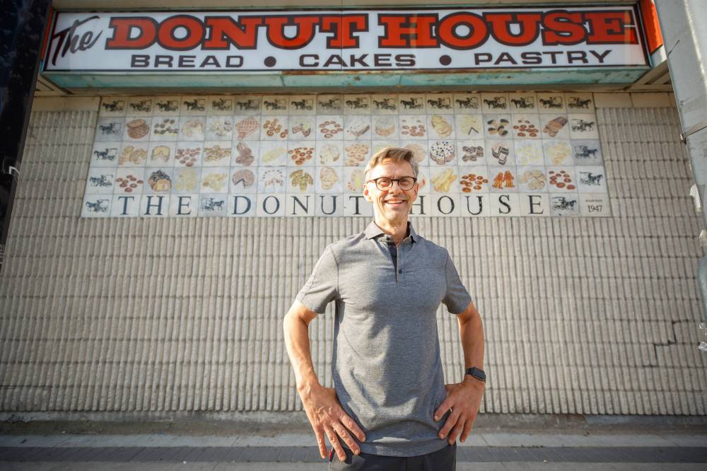 MIKE DEAL / WINNIPEG FREE PRESS
Russ Meier succeeded his father Erhard as the Selkirk Avenue bakery’s owner in July 2020.