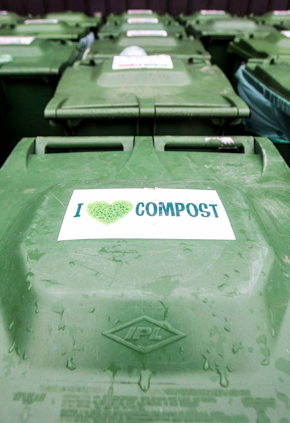 MIKAELA MACKENZIE / WINNIPEG FREE PRESS The Compost Winnipeg headquarters in Winnipeg on Tuesday, May 31, 2022. For JS story. Winnipeg Free Press 2022.
Green compost bins common in other cities, but not Winnipeg
MIKAELA MACKENZIE / WINNIPEG FREE PRESS