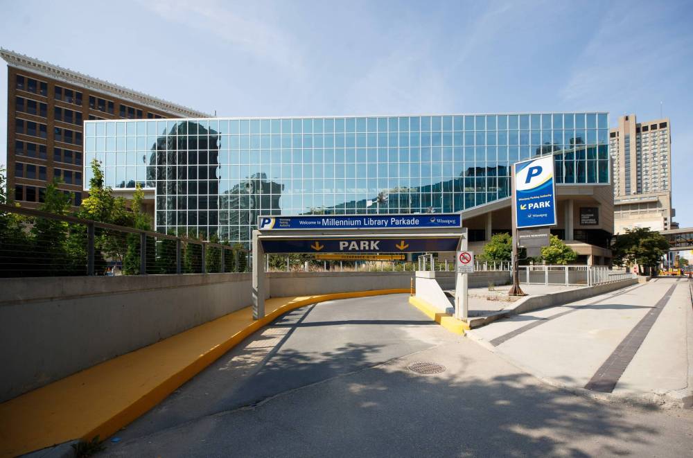 MIKE DEAL / WINNIPEG FREE PRESS FILES
Some councillors want to put the brakes on a plan to devote a floor of the Millennium Library Parkade to police staff for secure parking.
