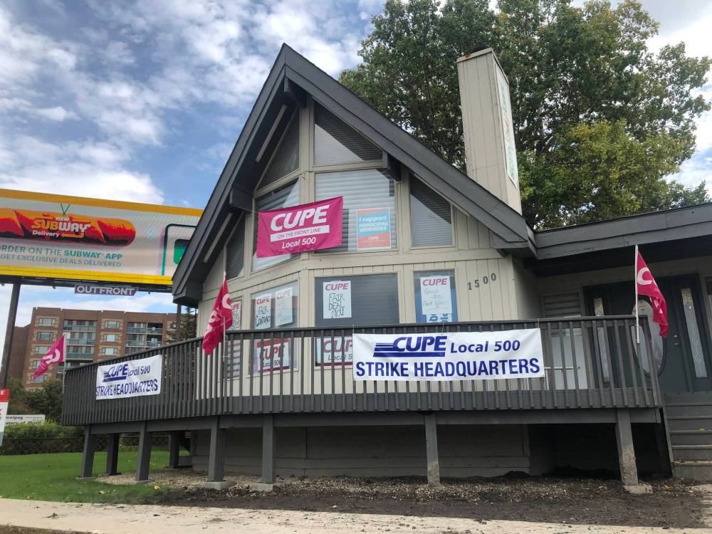 ERIK PINDERA / WINNIPEG FREE PRESS
The Canadian Union of Public Employees Local 500 has instructed its members to sign up for picket duty following the failure of the most recent round of contract negotiations.