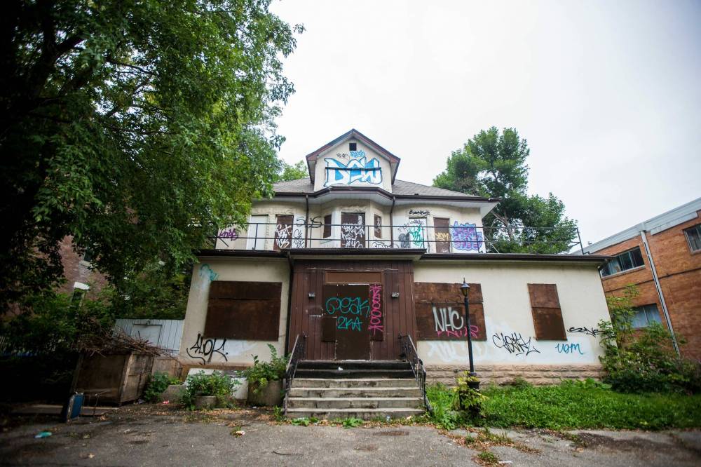 Depending on the value of the building and how long it’s been shuttered, the average vacant, boarded-up building generates about $7,000 a year in taxes and fees. (Mikaela MacKenzie / Winnipeg Free Press files)