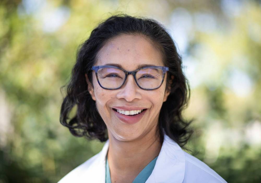 JESSICA LEE / WINNIPEG FREE PRESS
“I love this province. Nothing makes me happier than to be able to represent Manitoba,” said Dr. Gigi Osler, who graduated from medical school at the University of Manitoba.