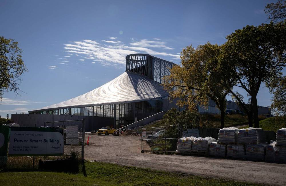JESSICA LEE / WINNIPEG FREE PRESS
The recent decision to charge entry fees at the Leaf at Assiniboine Park was made necessary by city council’s changes to parks and recreation governance a quarter of a century ago.