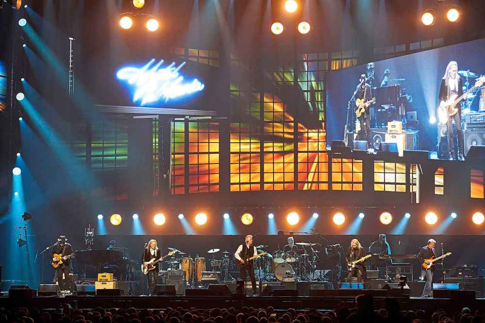 DAVID LIPNOWSKI / WINNIPEG FREE PRESS
The band’s attention to detail is a gift to their longtime fans.