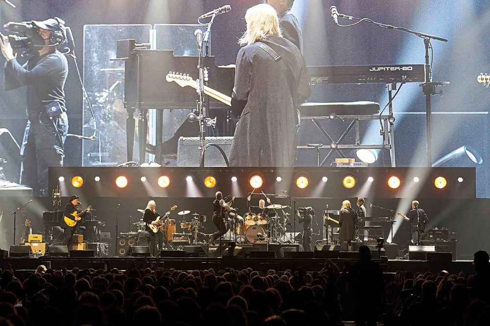 DAVID LIPNOWSKI / WINNIPEG FREE PRESS
The title track of Hotel California remains a show-stopper.
