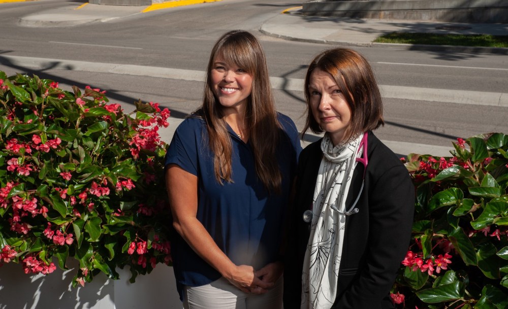 ETHAN CAIRNS / WINNIPEG FREE PRESS
Trisha Plett and Nancy Porhownik say their work on the lung transplant team in Manitoba is ‘an amazing job.’