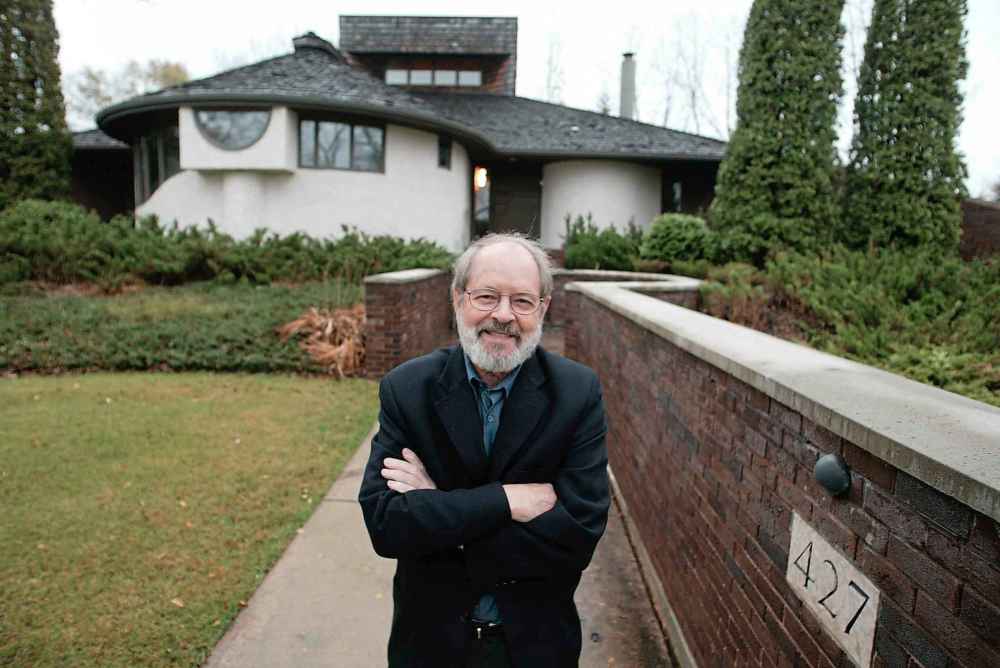 Étienne Gaboury designed this unique home at 427 Park Blvd. (Ruth Bonneville / Winnipeg Free Press files)