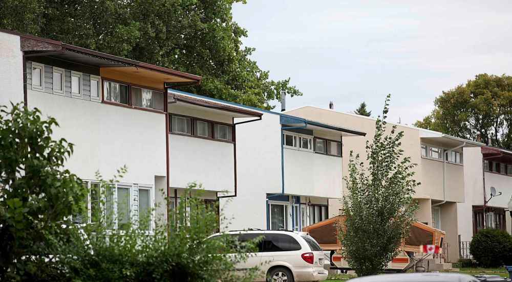 Windsor Park area, town homes designed by Étienne Gaboury. (Ruth Bonneville / Winnipeg Free Press files)