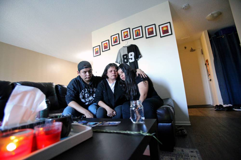ERIK PINDERA/WINNIPEG FREE PRESS
CJ’s mother Laureen and siblings John and Sarah Mowat embrace while speaking about their son and brother, who was found in medical distress outside of a fast food restaurant on Main Street early Aug. 5.
