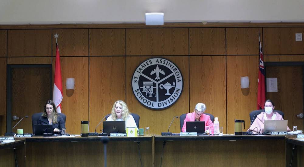 The board of trustees’ governance committee at the St. James Assiniboia School Division has been tasked with looking into requiring elected officials to submit criminal record and vulnerable sector checks. (Mikaela MacKenzie / Winnipeg Free Press)