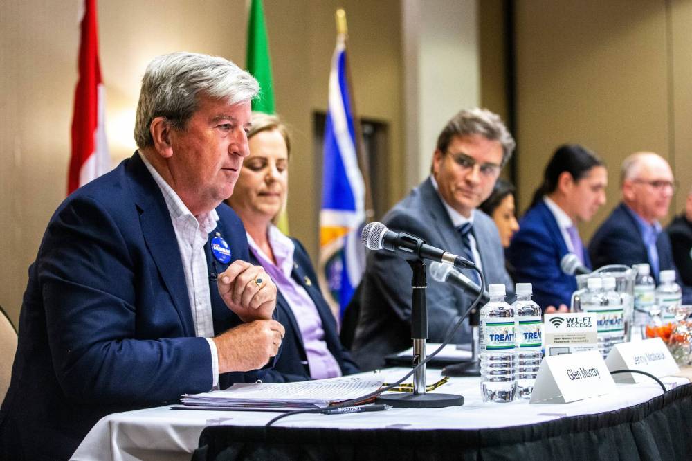 Glen Murray speaks on Tuesday night at the Viscount Gort during a mayoral candidates debate. (Mikaela MacKenzie / Winnipeg Free Press)