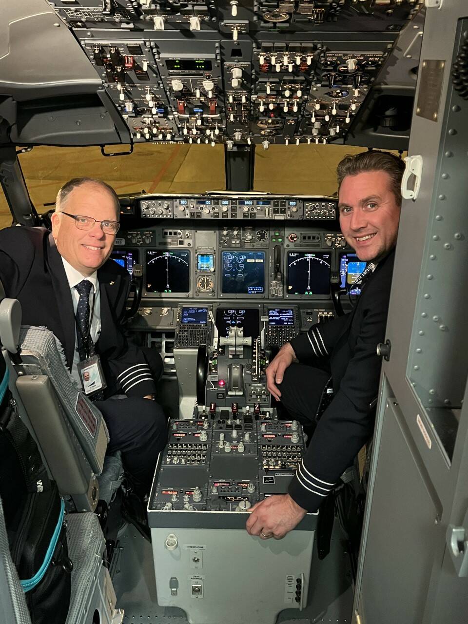 Andrew Minard (left) and Thad Lankester co-piloted the inaugural direct flight between Winnipeg and Los Angeles on Monday. (Gabrielle Piché / Winnipeg Free Press)