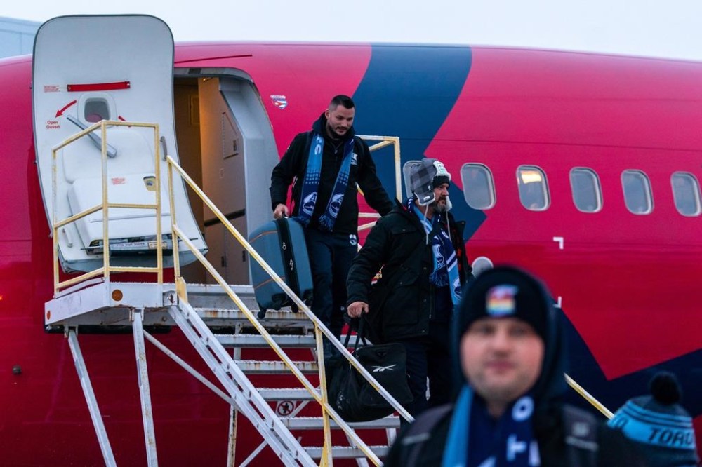 The Toronto Argonauts arrive at Regina International Airport on Tuesday, Nov. 15, 2022. Grey Cup week in Regina kicked into high gear with Tuesday's arrival of the CFL championship combatants. THE CANADIAN PRESS/Heywood Yu