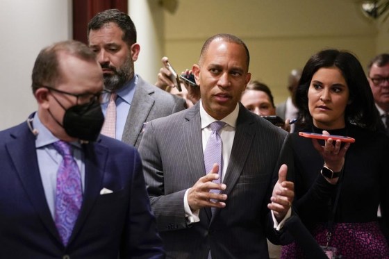 Rep. Hakeem Jeffries, D-N.Y. (centre) (Carolyn Kaster / The Associated Press files)