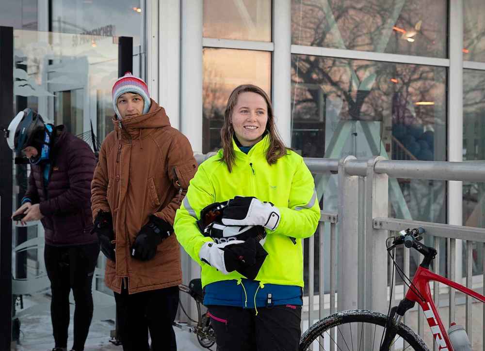 JESSICA LEE / WINNIPEG FREE PRESS
Hillary Rosentreter (in neon) helped organize a protest on the bridge during Monday afternoon’s commute.