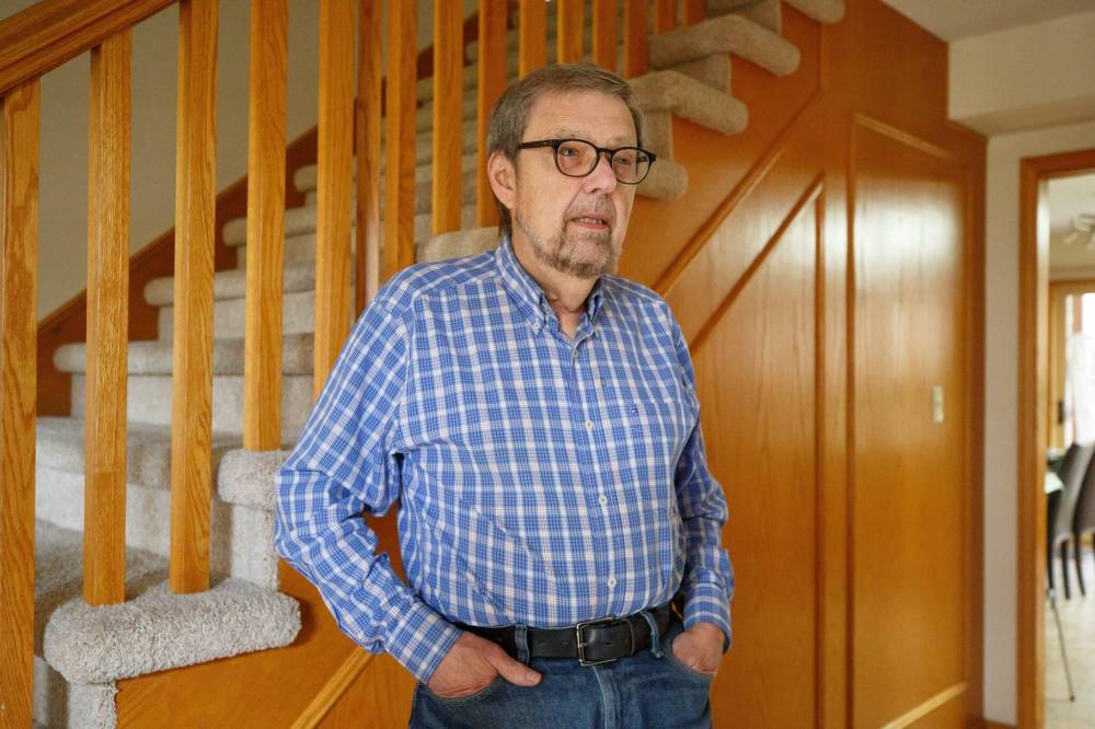 MIKE DEAL / WINNIPEG FREE PRESS
Bob Freedman, who has lived on Coleraine Crescent since 1986, was puzzled when he learned the cannabis candies were handed out somewhere on his block.