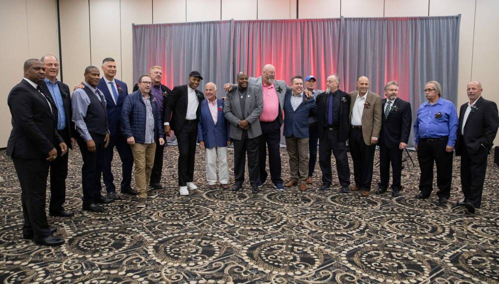 JESSICA LEE / WINNIPEG FREE PRESS
Members of the 1990 Blue Bombers were on hand Thursday night to be inducted into the Manitoba Sports Hall of Fame.