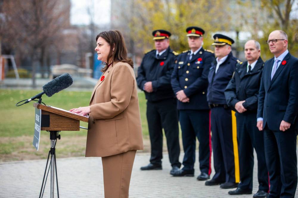Premier Heather Stefanson announces an integrated provincial police unit to target high-risk offenders at The Forks on Thursday. (Mikaela MacKenzie / Winnipeg Free Press)