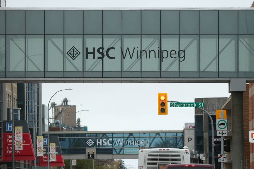 SHANNON VANRAES/WINNIPEG FREE PRESS FILES
Health Sciences Centre staff are asking the public to consider alternative care options for children amid a rise in patients with cold- and flu-like symptoms.