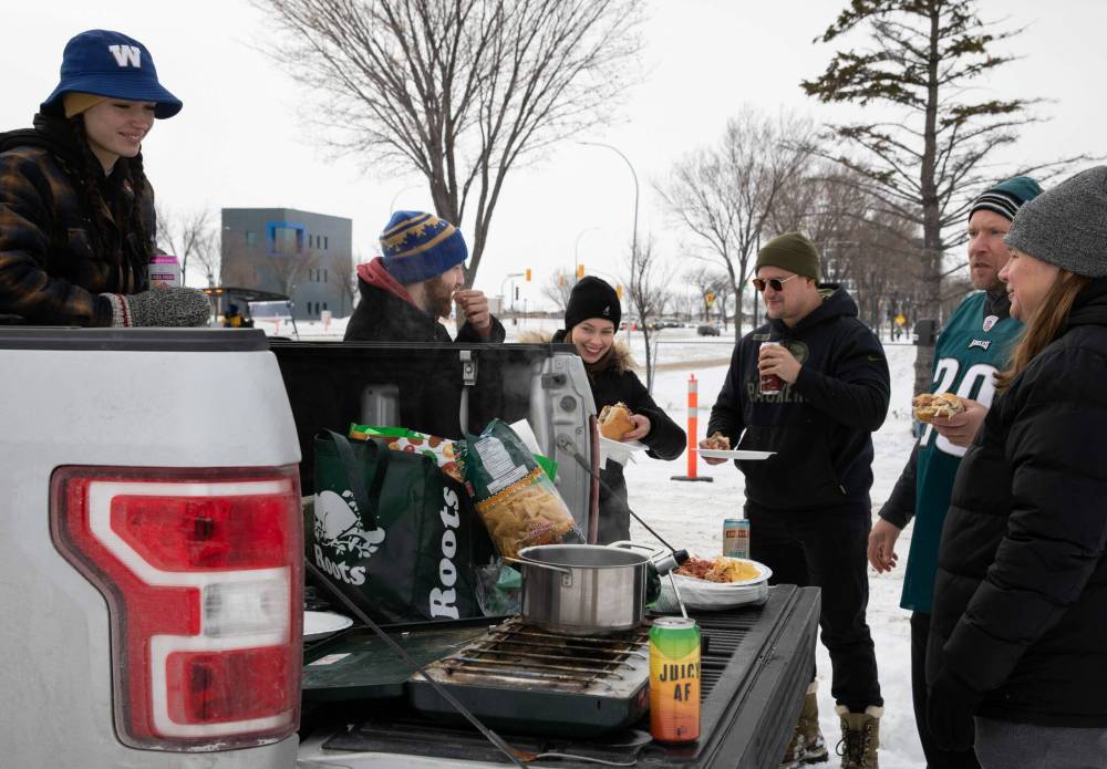JESSICA LEE / WINNIPEG FREE PRESS
Bombers fans (from left) Carly Sosnowsky, Noah Fidler, Desiree Hawcroft, Riley Derlago, Mike Sosnowsky and Leah Sosnowsky tailgating outside IG Field Sunday before the game against the B.C. Lions.