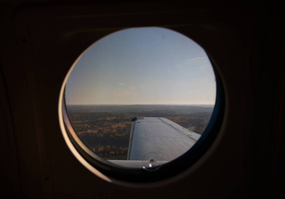 JESSICA LEE / WINNIPEG FREE PRESS
The area near Pukatawagan is seen from an airplane in October. The reserve accessible by plane and train. In the winters, a winter road is created and it is possible to drive into the community.
