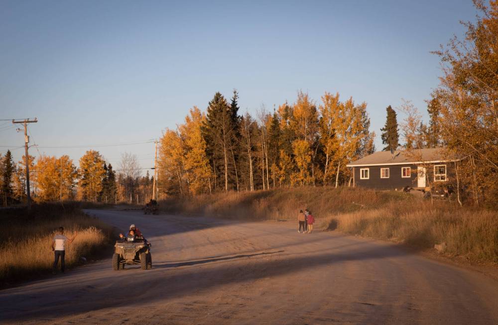 JESSICA LEE / WINNIPEG FREE PRESS
After work, Mah likes to go for a run around Pukatawagan. Today, he is walking. He waves to community members during his stroll.