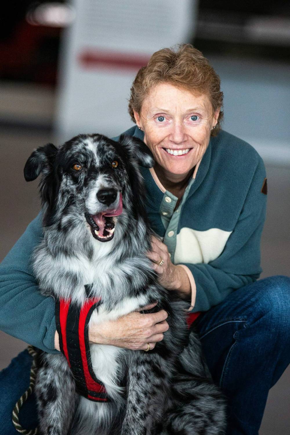 MIKAELA MACKENZIE / WINNIPEG FREE PRESS
Kelly Russell, founder of K9RR Service Dog Academy and Spot, who is on guard for when Russell needs attention or diversion.