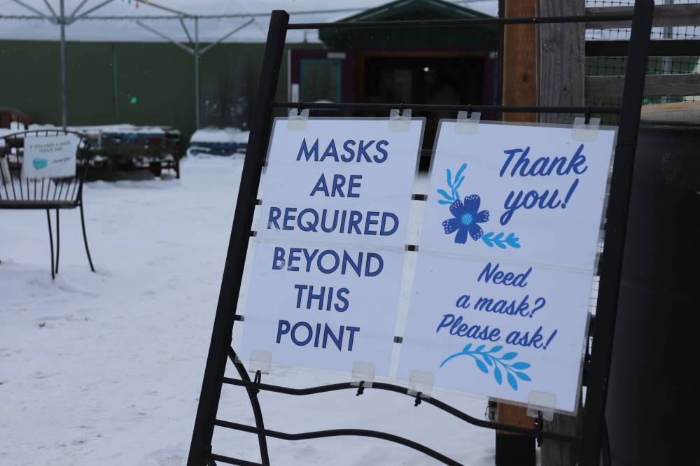 Signs outside of Sage Garden Greenhouses at 3410 St Mary’s Rd. inform customers about the indoor masking policy. (Tyler Searle / Winnipeg Free Press)