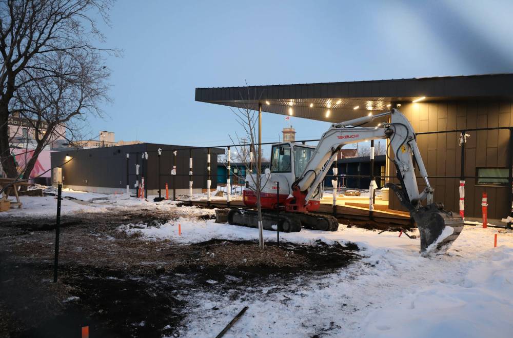 RUTH BONNEVILLE / WINNIPEG FREE PRESS
A 22-unit cluster of bachelor-style transitional housing spaces named Astum Api Niikinaahk is nearing completion, with a hopeful opening date of Dec. 1.