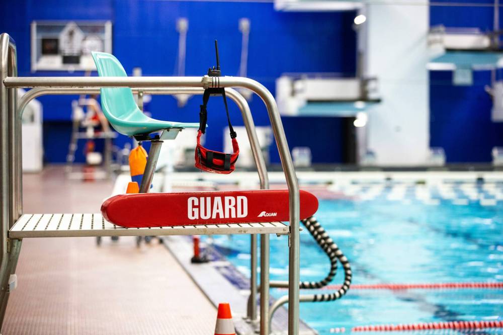 MIKAELA MACKENZIE / WINNIPEG FREE PRESS
The municipal government will offer a six-course, 14-week certification program without charge to 60 successful applicants to become an “instructor guard,” a position for lifeguards who teach swimming lessons.