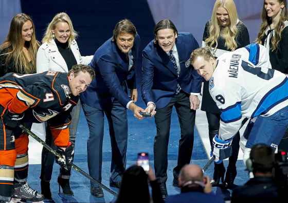 Former Winnipeg Jets’ Teemu Selanne (left) and Teppo Numminen drop the puck Thursday after their induction into the Jets Hall of Fame. (John Woods / The Canadian Press)