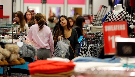 If Black Friday shopping scenes such as this one make you cringe, perhaps you could use a well-priced drink. (Ken Gigliotti / Winnipeg Free Press files)