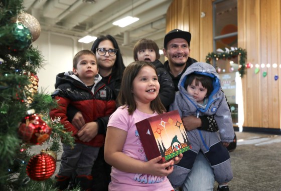 Kylie Nepinak with her partner, Randi Thomas, and four of their children: Kaycen Thomas (in red), Kingsley Thomas (centre), Kayden Thomas (right), and Kiarra Thomas (front). (Ruth Bonneville / Winnipeg Free Press)