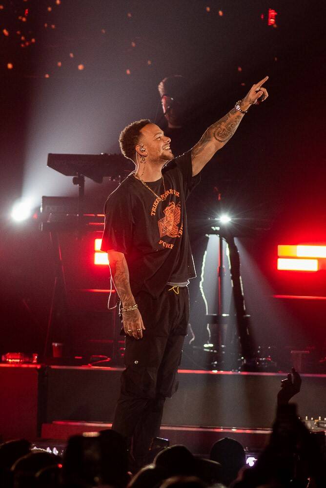 Dwayne Larson / Winnipeg Free Press
Country artist Kane Brown performs at Canada Life Centre in Winnipeg, Thursday.