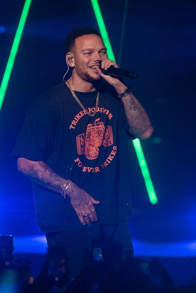 Dwayne Larson / Winnipeg Free Press
Country artist Kane Brown performs at Canada Life Centre in Winnipeg, Thursday.