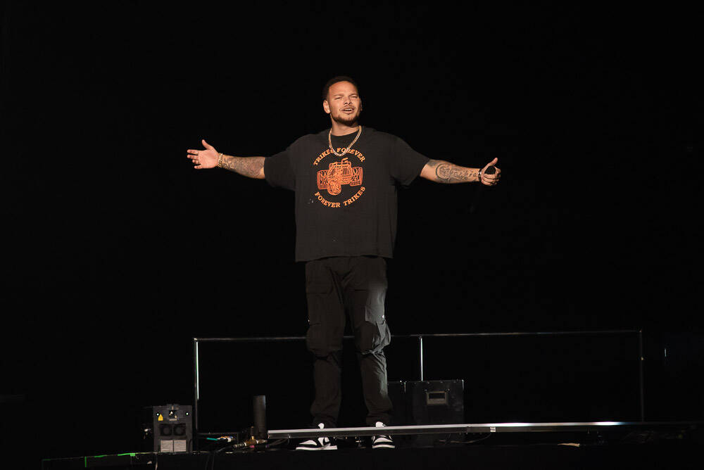 Dwayne Larson / Winnipeg Free Press
Country artist Kane Brown performs at Canada Life Centre in Winnipeg, Thursday.