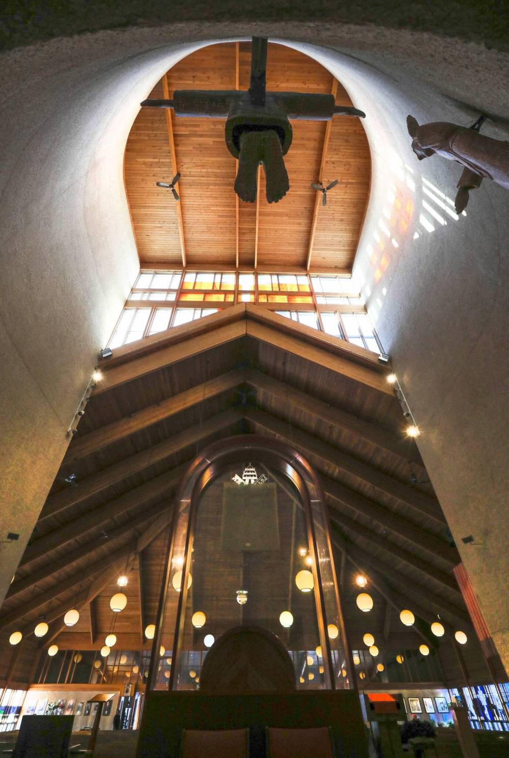 RUTH BONNEVILLE / WINNIPEG FREE PRESS
Warm wood rises into an angled ceiling where light flows in from a hidden source. Hanging globe lamps add to the ambience with their golden light.