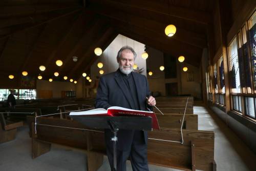 RUTH BONNEVILLE / WINNIPEG FREE PRESS FILES
                                Yuri Klaz, who conducts the Winnipeg Philharmonic Choir and the Winnipeg Singers, has been leading concerts for 45 years.
