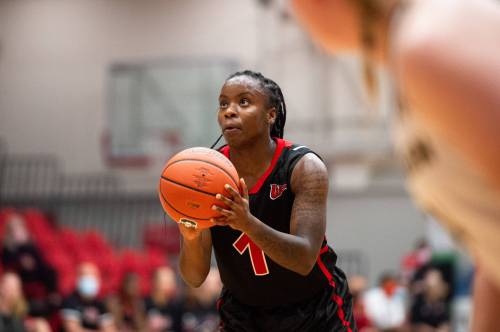 Wesmen Guard Kyanna Giles says once she made her first layup Saturday against the Brandon Bobcats she was ‘good to go.” (Mike Sudoma / Winnipeg Free Press Files)