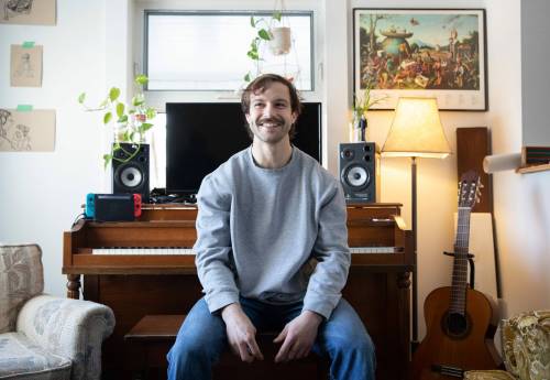 JESSICA LEE / WINNIPEG FREE PRESS
                                Clarke, who also plays guitar and piano, started by learning the violin, but the Suzuki method of teaching wasn&rsquo;t for him, so he moved to drums.