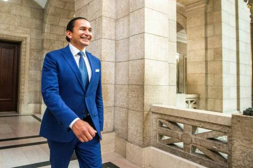 MIKAELA MACKENZIE / WINNIPEG FREE PRESS
                                The day after the NDP won the Oct. 3 election, premier-designate Wab Kinew was asked whether Manitobans can expect fewer layers of bureaucracy in health care under his government. His answer was “yes.” He explained why: