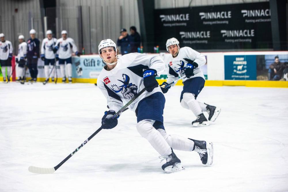 MIKAELA MACKENZIE / FREE PRESS FILES Manitoba Moose forward Brad Lambert