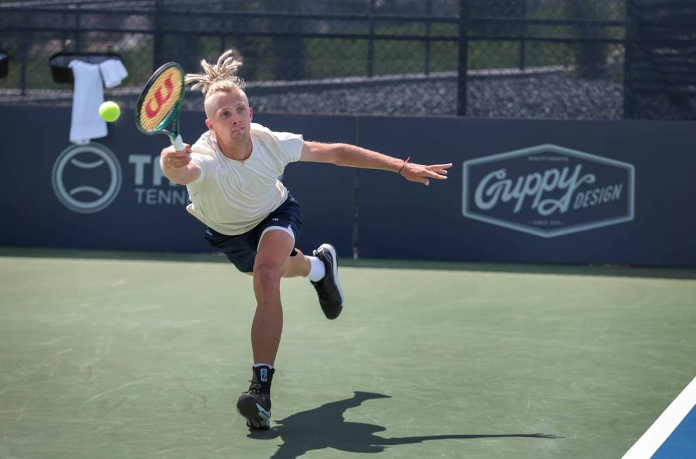 Ruth Bonneville / Free Press
Mark Lajal reaches for a shot Monday at the Winnipeg National Bank Challenger.