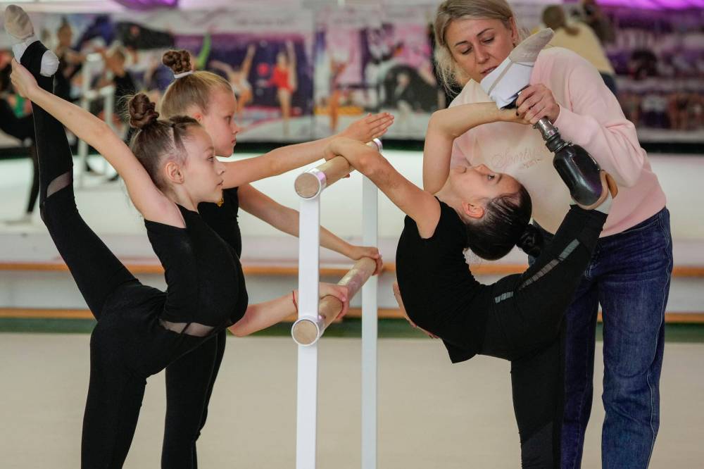 Efrem Lukatsky / The Associated Press
Oleksandra Paskal, an 8-year-old girl with a prosthetic leg, practises rhythmic gymnastics with other girls under the direction of coach Inga Kovalchuk in Chornomorsk, Odesa region, Ukraine, earlier this year. ‘My primary task today is not to achieve high results in sports but to preserve the mental and physical health of our children,’ the coach says.