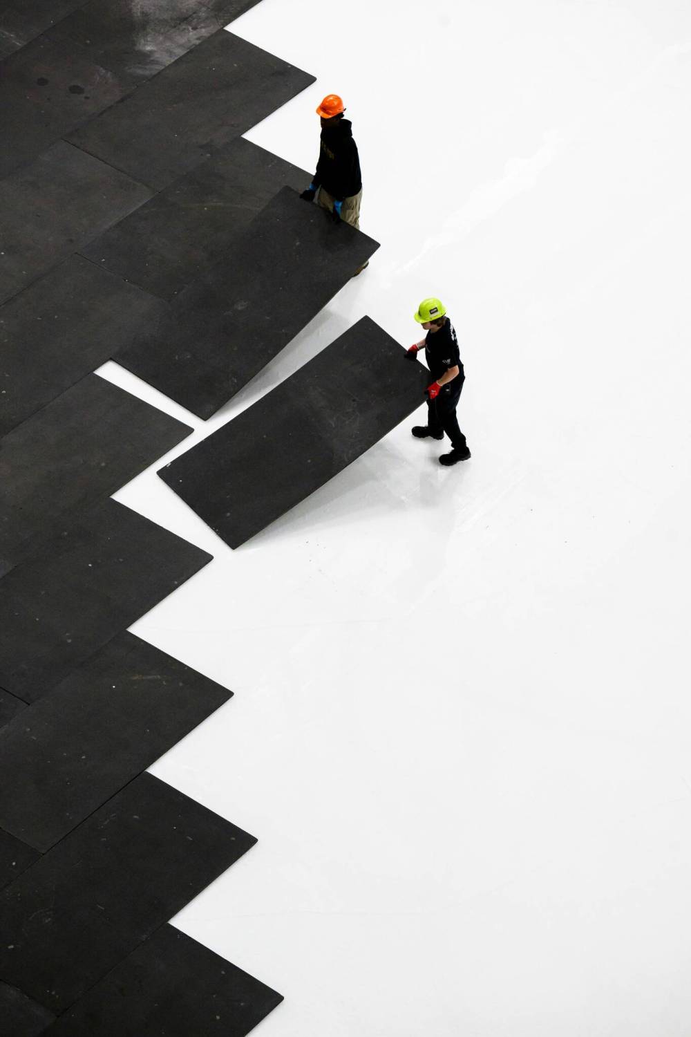 MIKE SUDOMA / FREE PRESS
Crew members prepare the floor at Canada Life centre as they convert the stadium from a hockey rink over to a music venue early Wednesday morning Nov 13, 2024